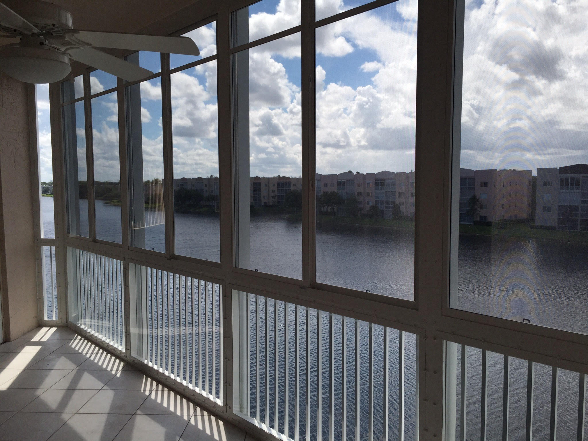 Picture of Acrylic Sunrooms - Dr Impact Co